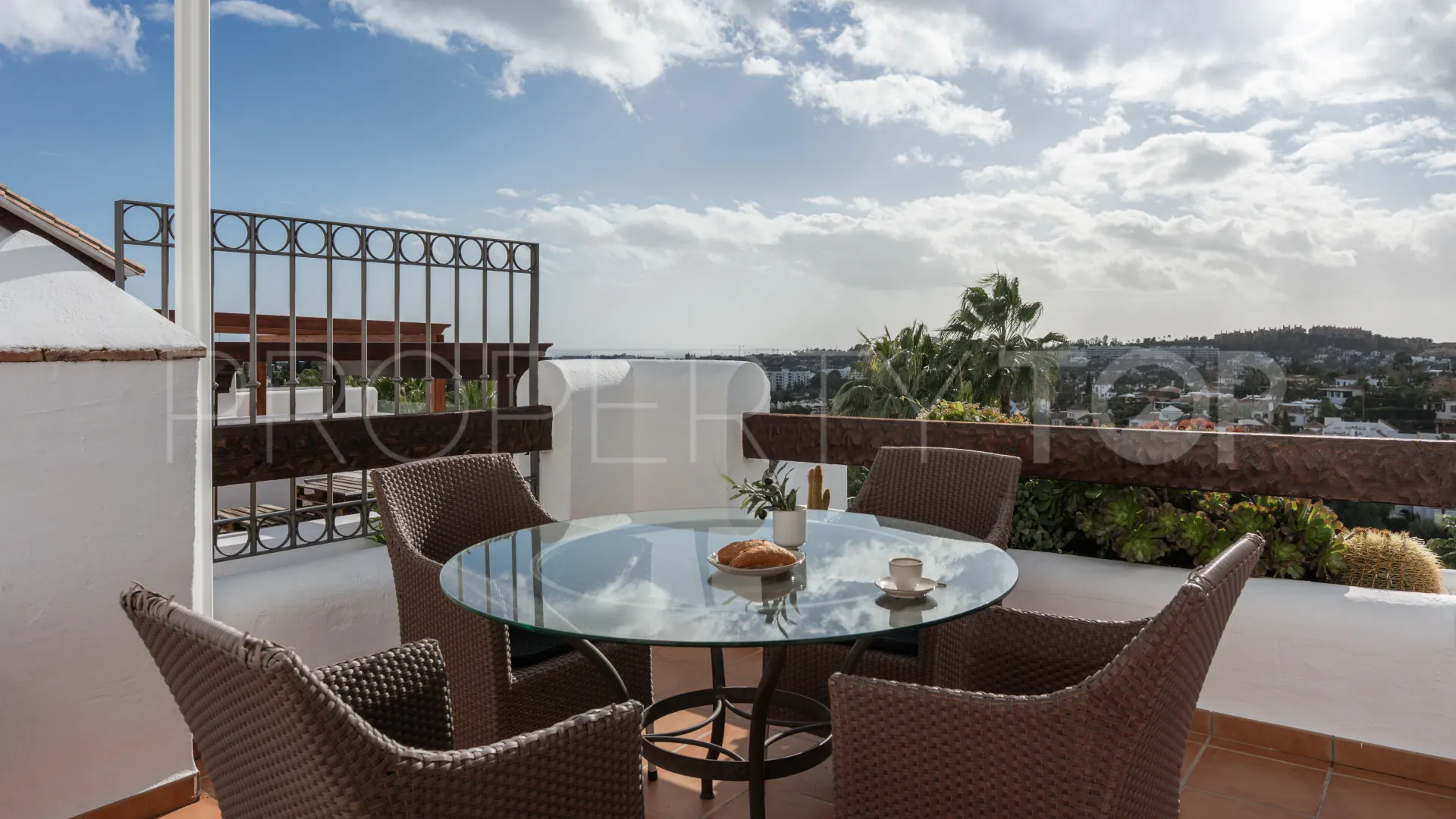 Atico duplex a la venta en Nueva Andalucia de 2 dormitorios