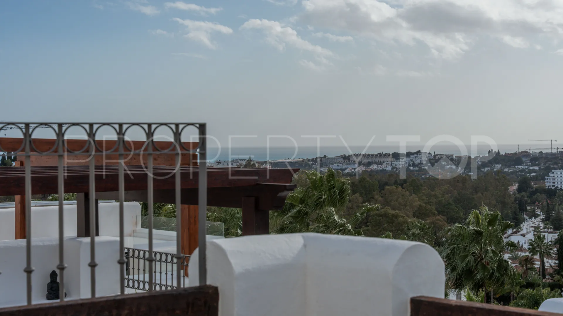 Atico duplex a la venta en Nueva Andalucia de 2 dormitorios