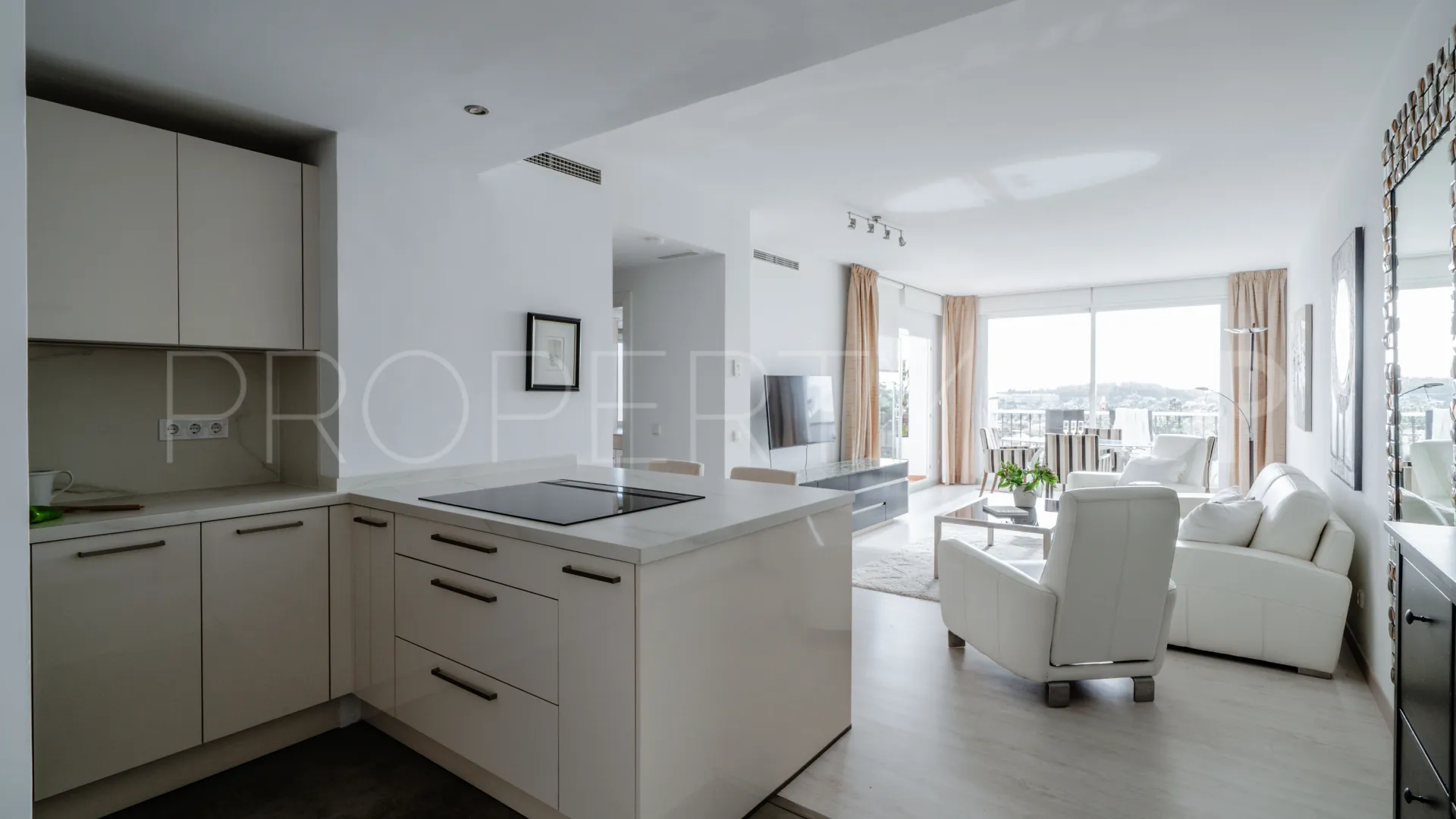 Atico duplex a la venta en Nueva Andalucia de 2 dormitorios