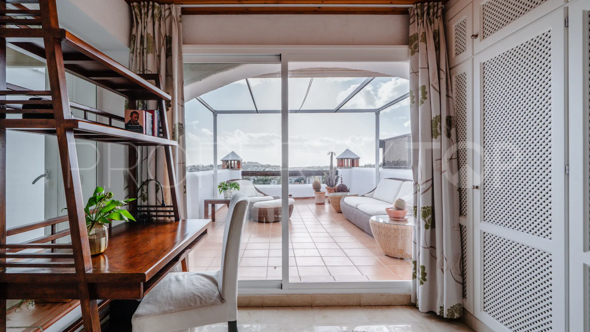 Atico duplex a la venta en Nueva Andalucia de 2 dormitorios