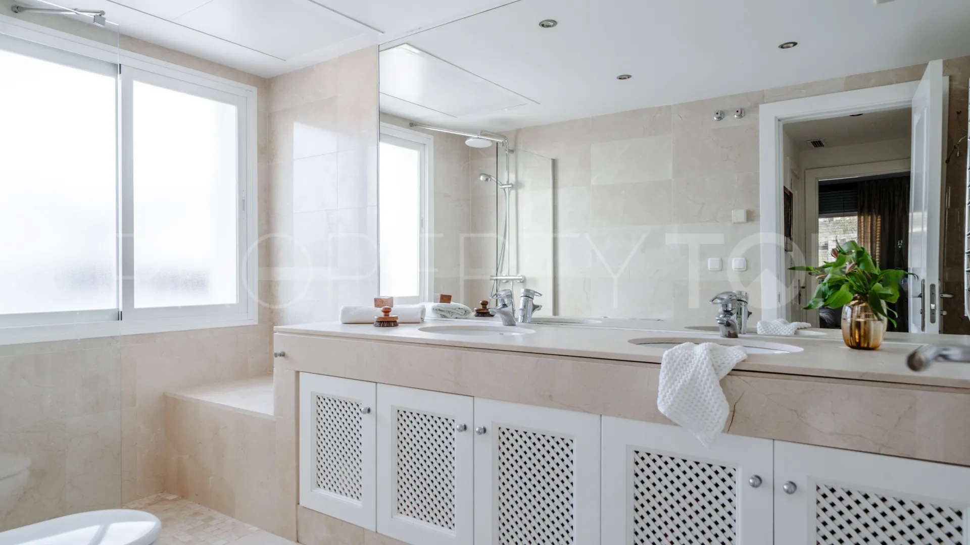 Atico duplex a la venta en Nueva Andalucia de 2 dormitorios
