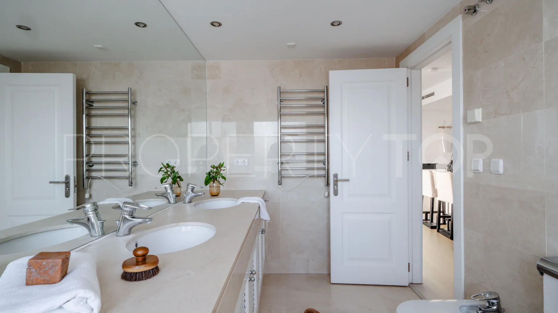 Atico duplex a la venta en Nueva Andalucia de 2 dormitorios