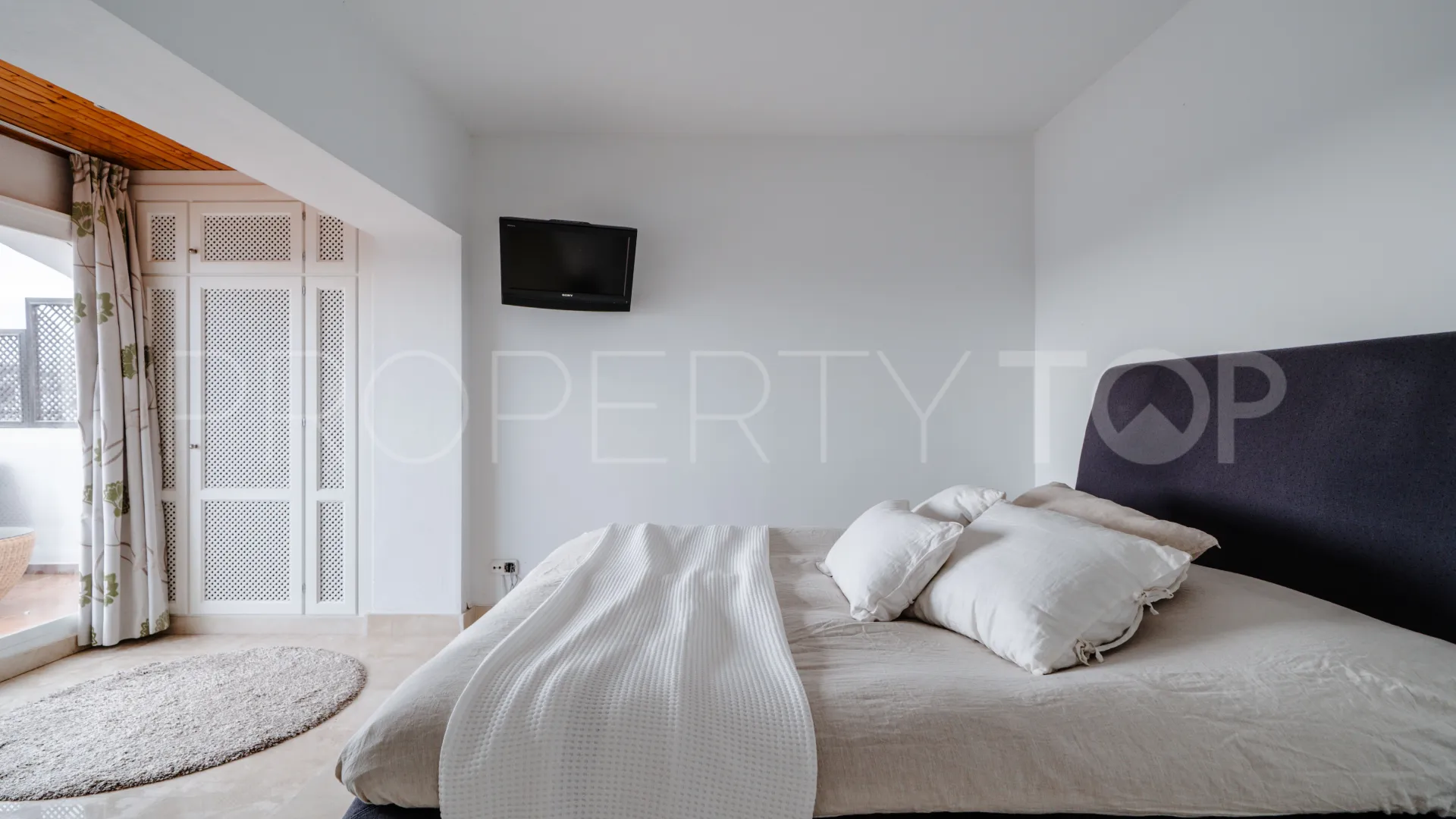 Atico duplex a la venta en Nueva Andalucia de 2 dormitorios
