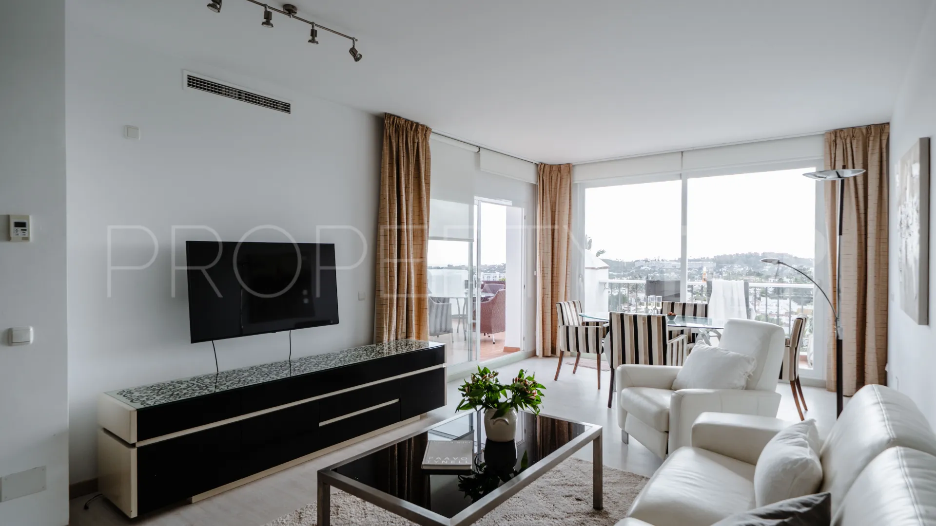 Atico duplex a la venta en Nueva Andalucia de 2 dormitorios