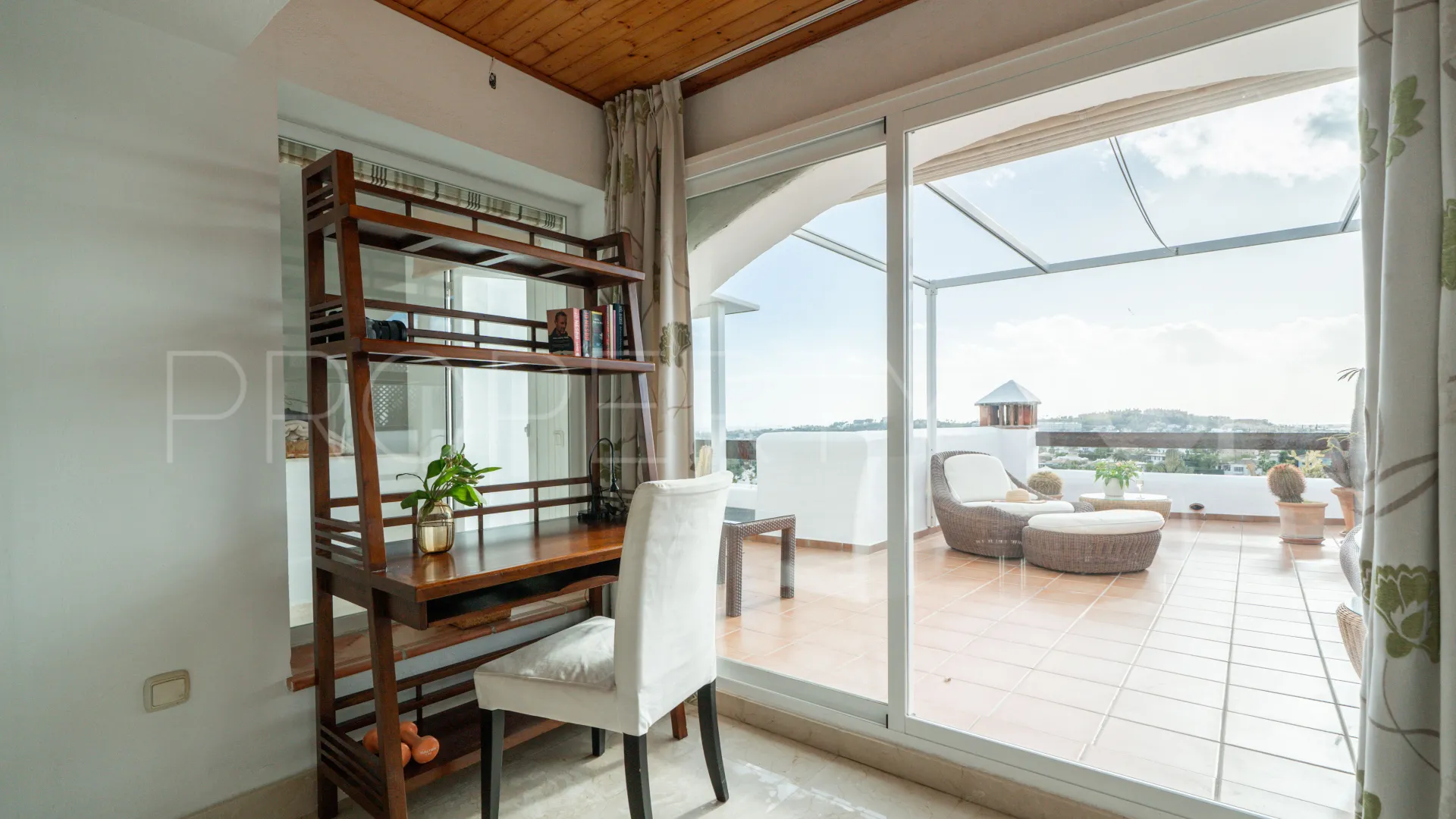 Atico duplex a la venta en Nueva Andalucia de 2 dormitorios