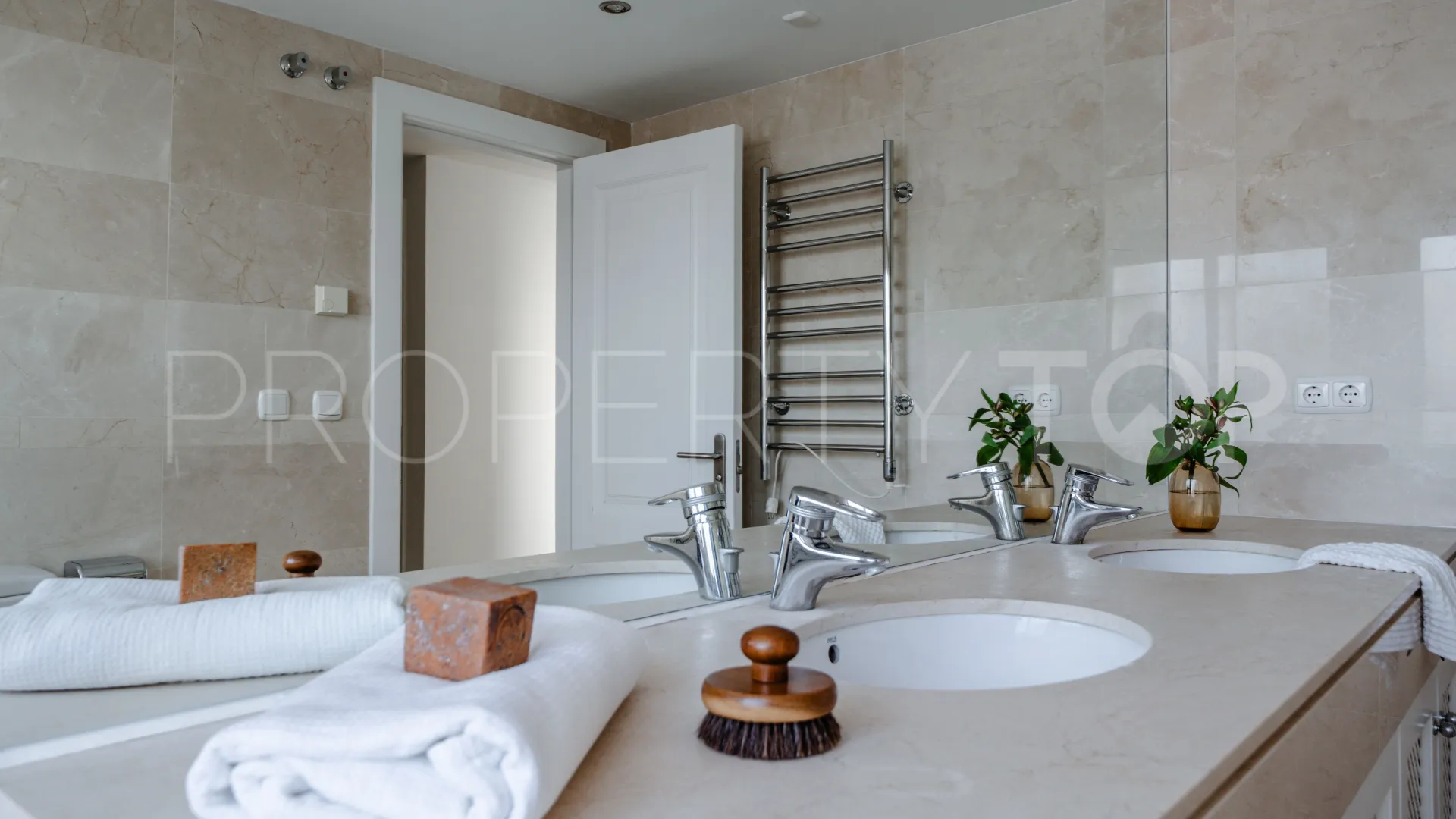 Atico duplex a la venta en Nueva Andalucia de 2 dormitorios