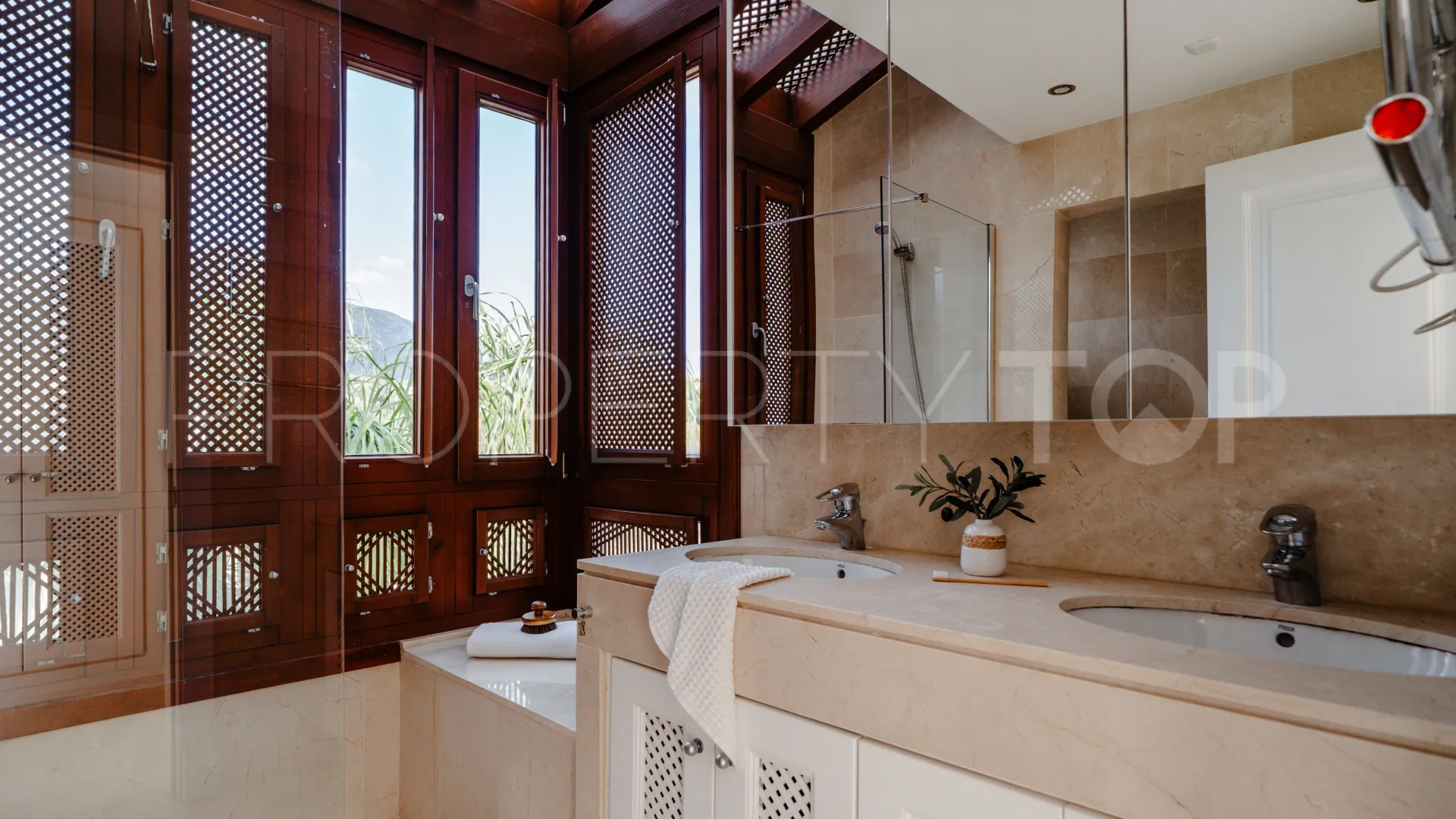 Atico duplex a la venta en Nueva Andalucia de 2 dormitorios