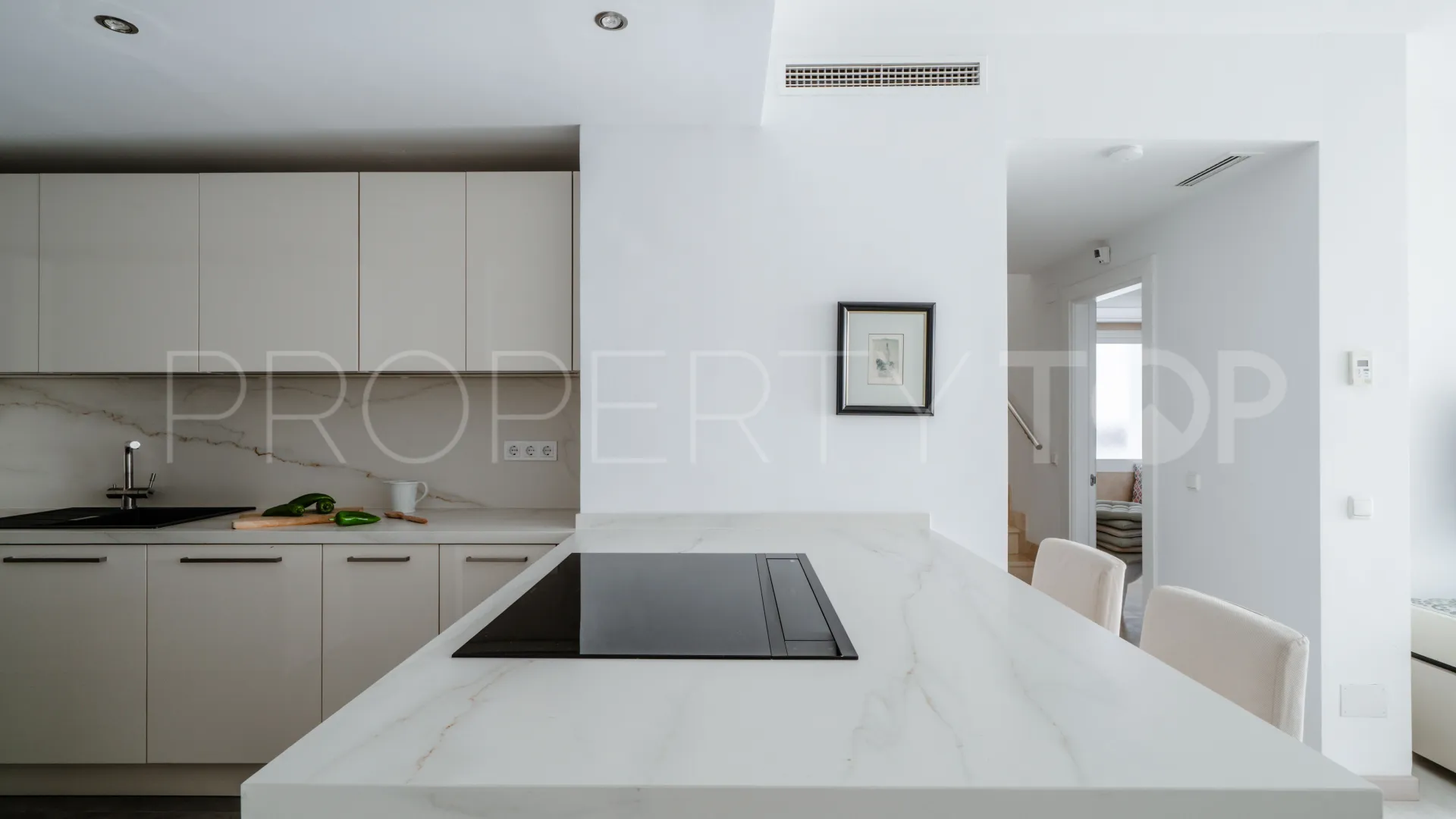 Atico duplex a la venta en Nueva Andalucia de 2 dormitorios