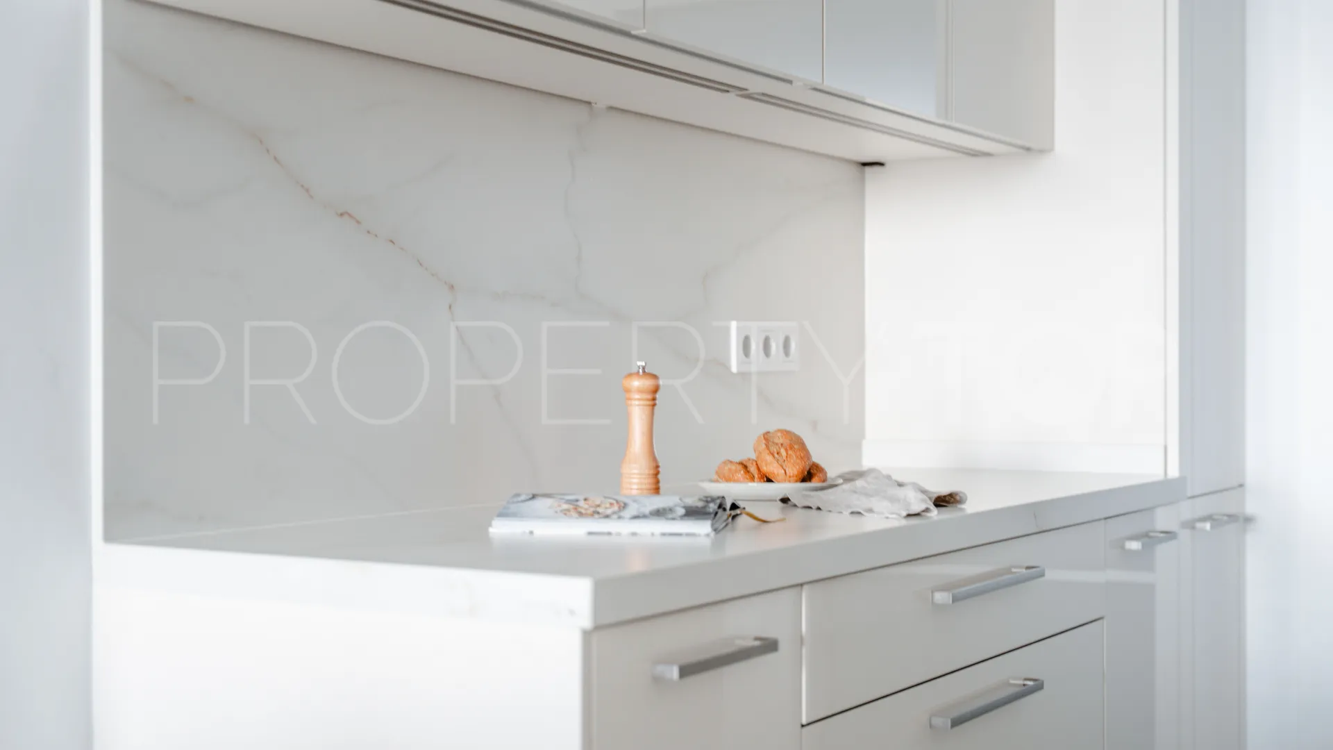Atico duplex a la venta en Nueva Andalucia de 2 dormitorios