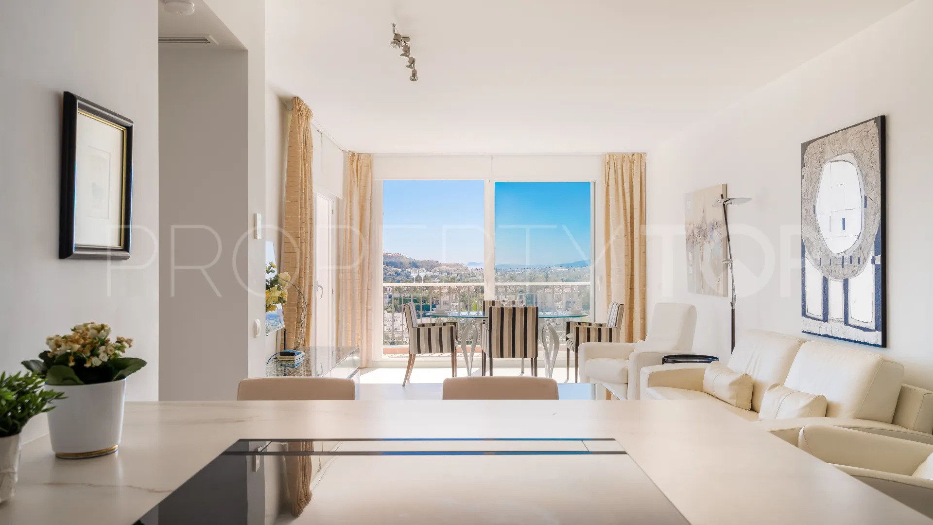 Atico duplex a la venta en Nueva Andalucia de 2 dormitorios