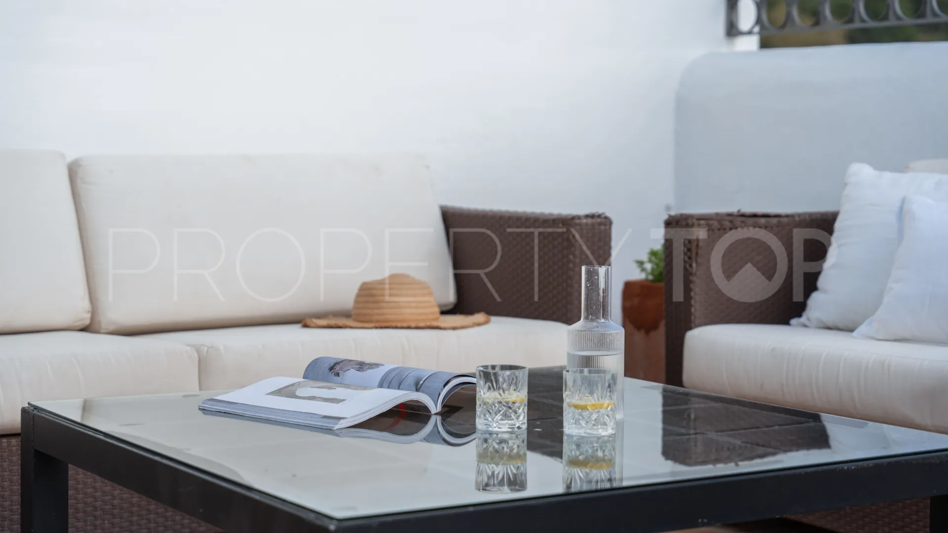 Atico duplex a la venta en Nueva Andalucia de 2 dormitorios