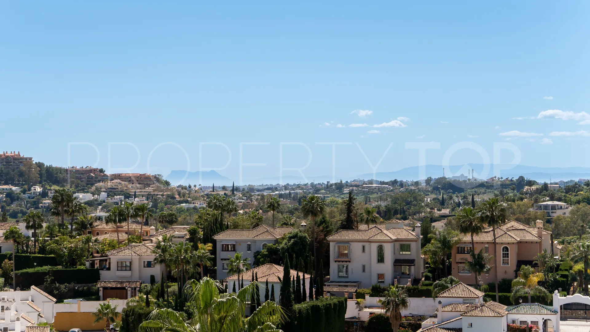 Atico duplex a la venta en Nueva Andalucia de 2 dormitorios