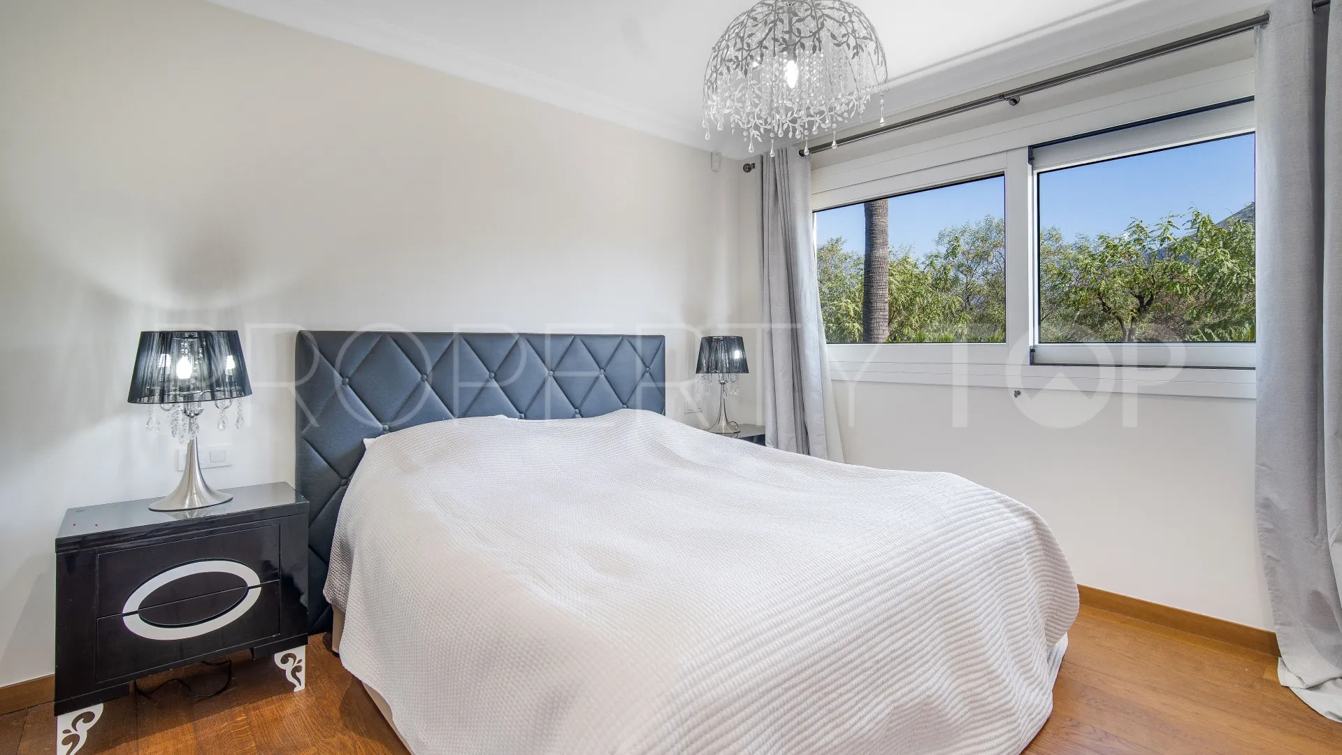 Villa en venta con 5 dormitorios en Lomas de Magna Marbella
