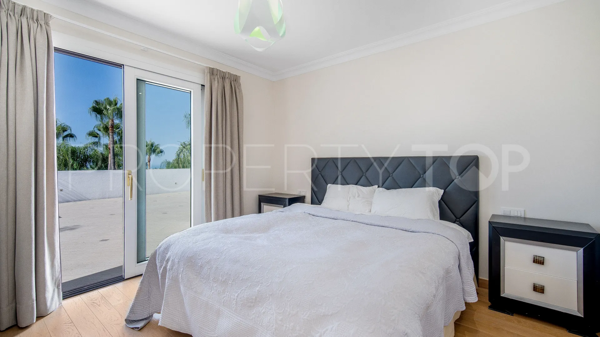 Villa en venta con 5 dormitorios en Lomas de Magna Marbella