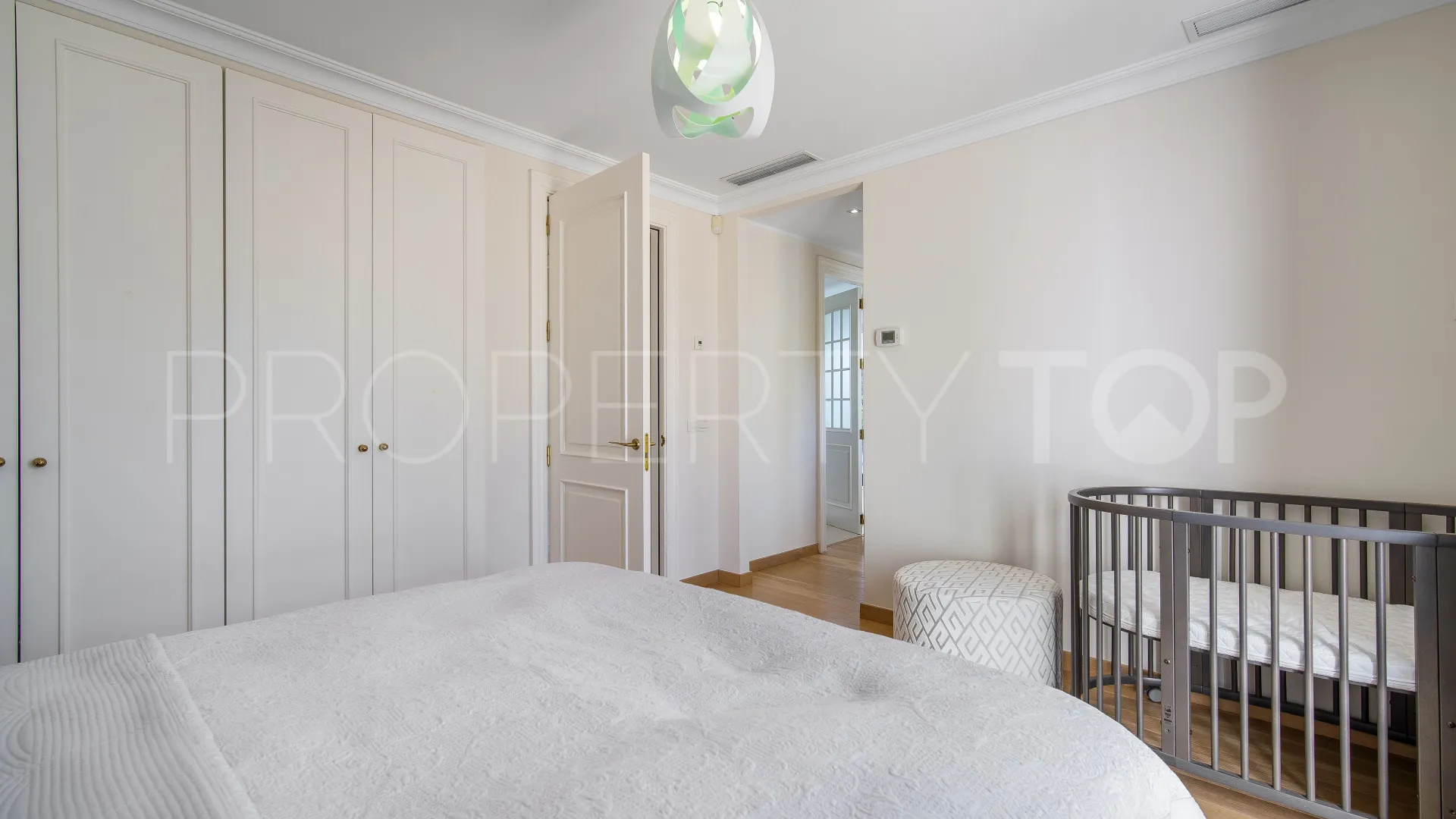 Villa en venta con 5 dormitorios en Lomas de Magna Marbella