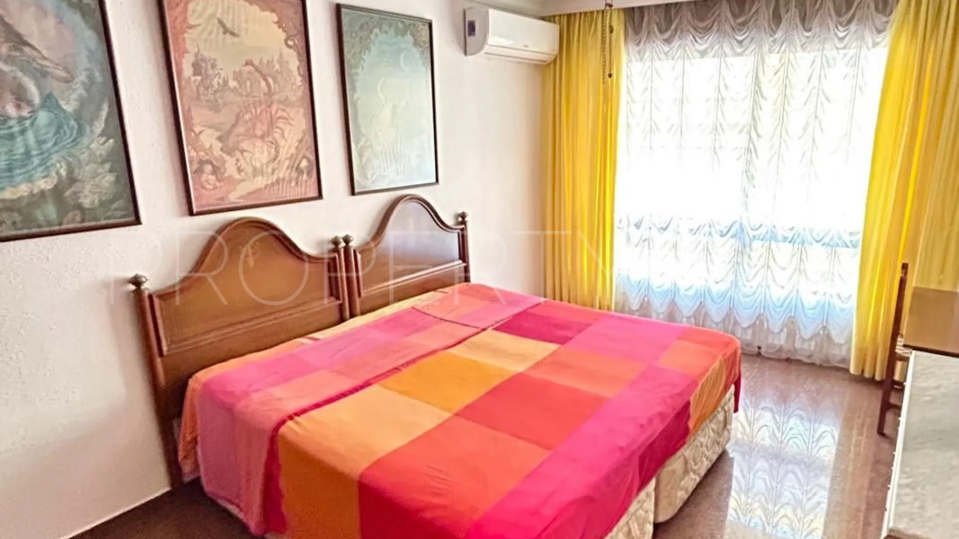 For sale 4 bedrooms flat in Fuengirola Centro