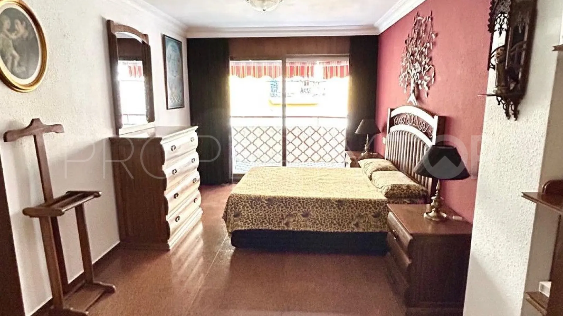 For sale 4 bedrooms flat in Fuengirola Centro
