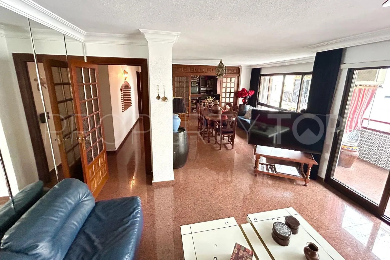 For sale 4 bedrooms flat in Fuengirola Centro