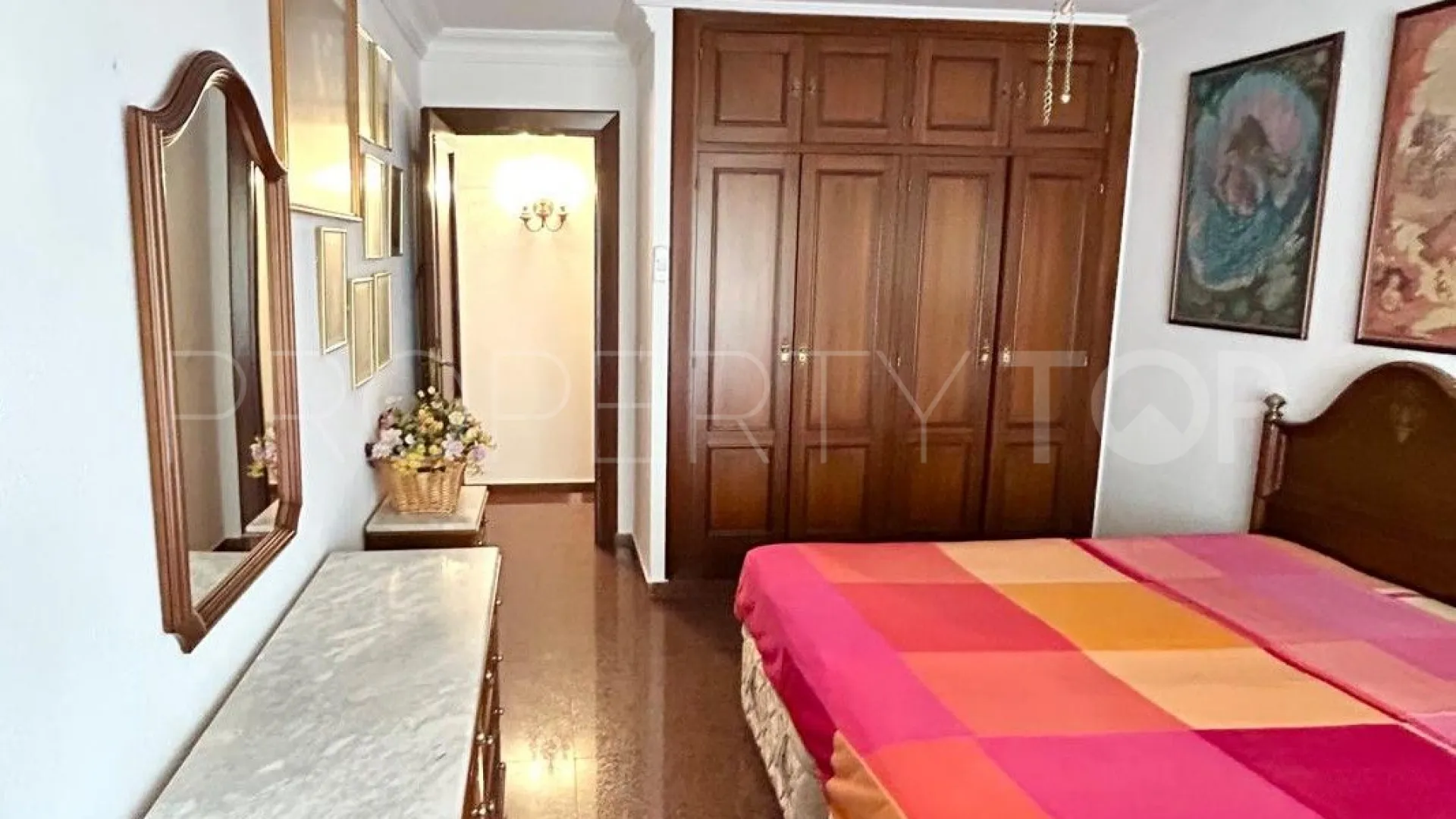 For sale 4 bedrooms flat in Fuengirola Centro