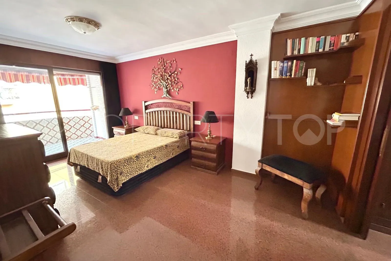 For sale 4 bedrooms flat in Fuengirola Centro