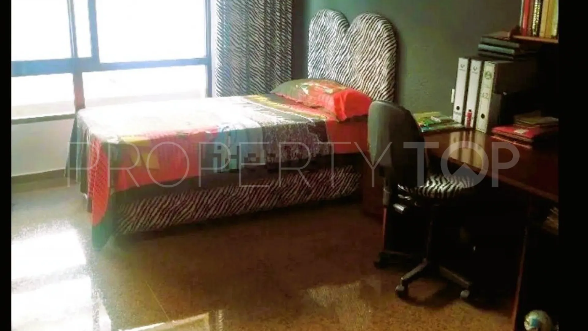 For sale 4 bedrooms flat in Fuengirola Centro