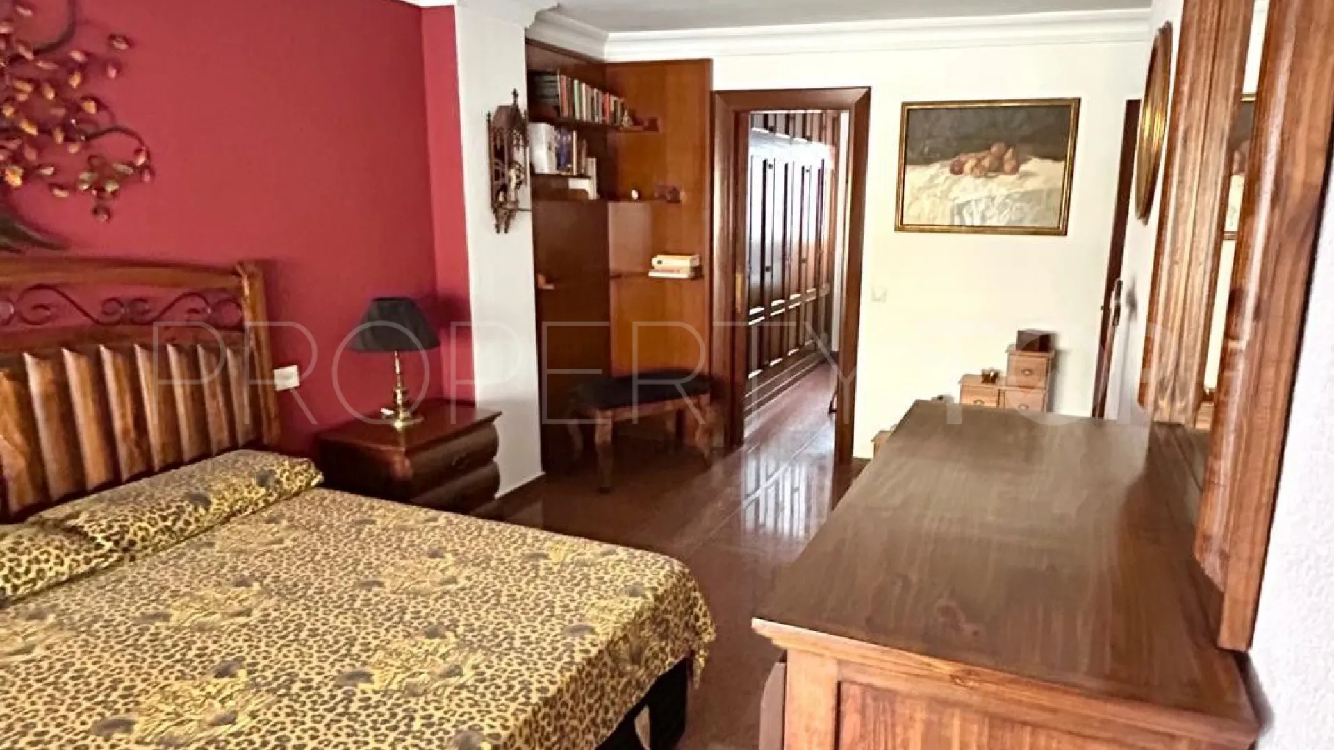 For sale 4 bedrooms flat in Fuengirola Centro