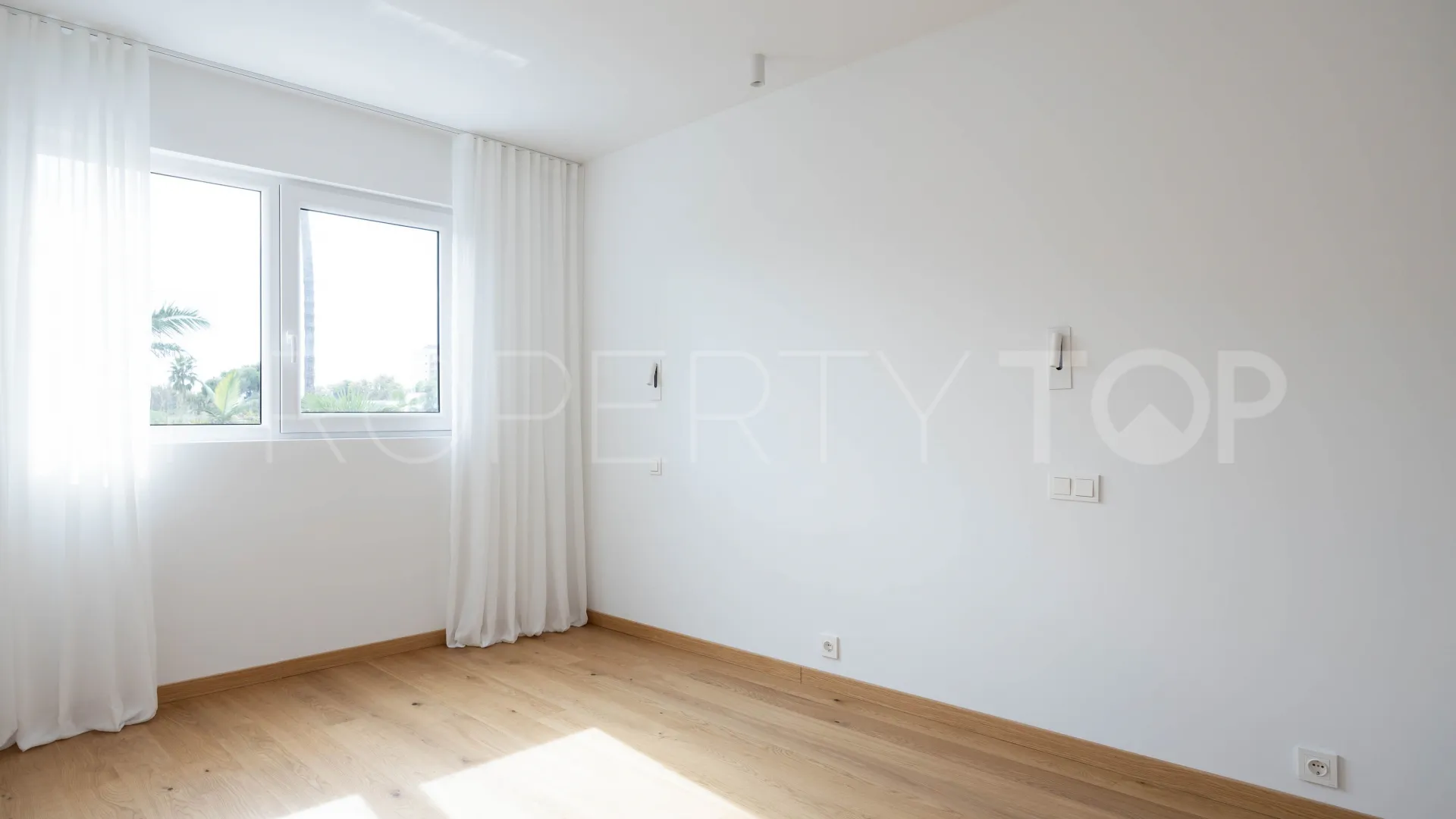 Semi detached house with 3 bedrooms for sale in Beach Side New Golden Mile