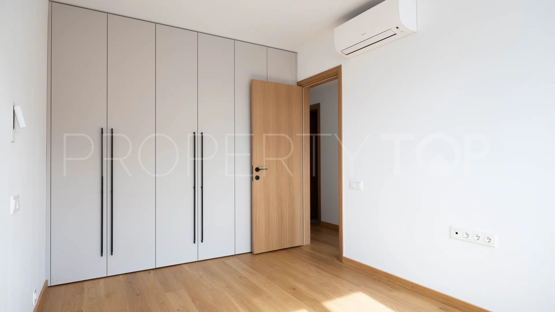 Semi detached house with 3 bedrooms for sale in Beach Side New Golden Mile
