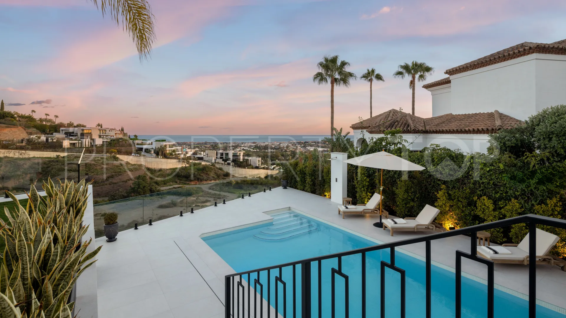 Buy Benahavis Centro 5 bedrooms villa