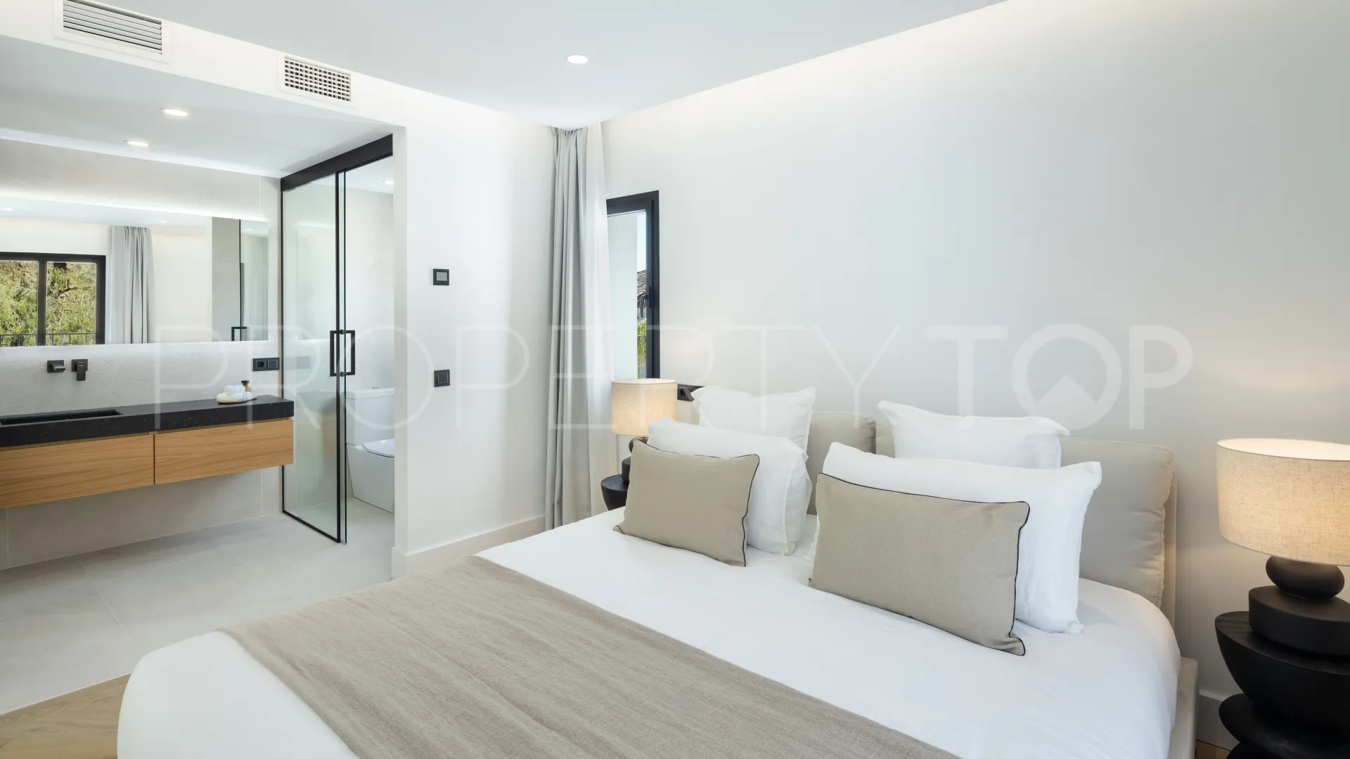Buy Benahavis Centro 5 bedrooms villa