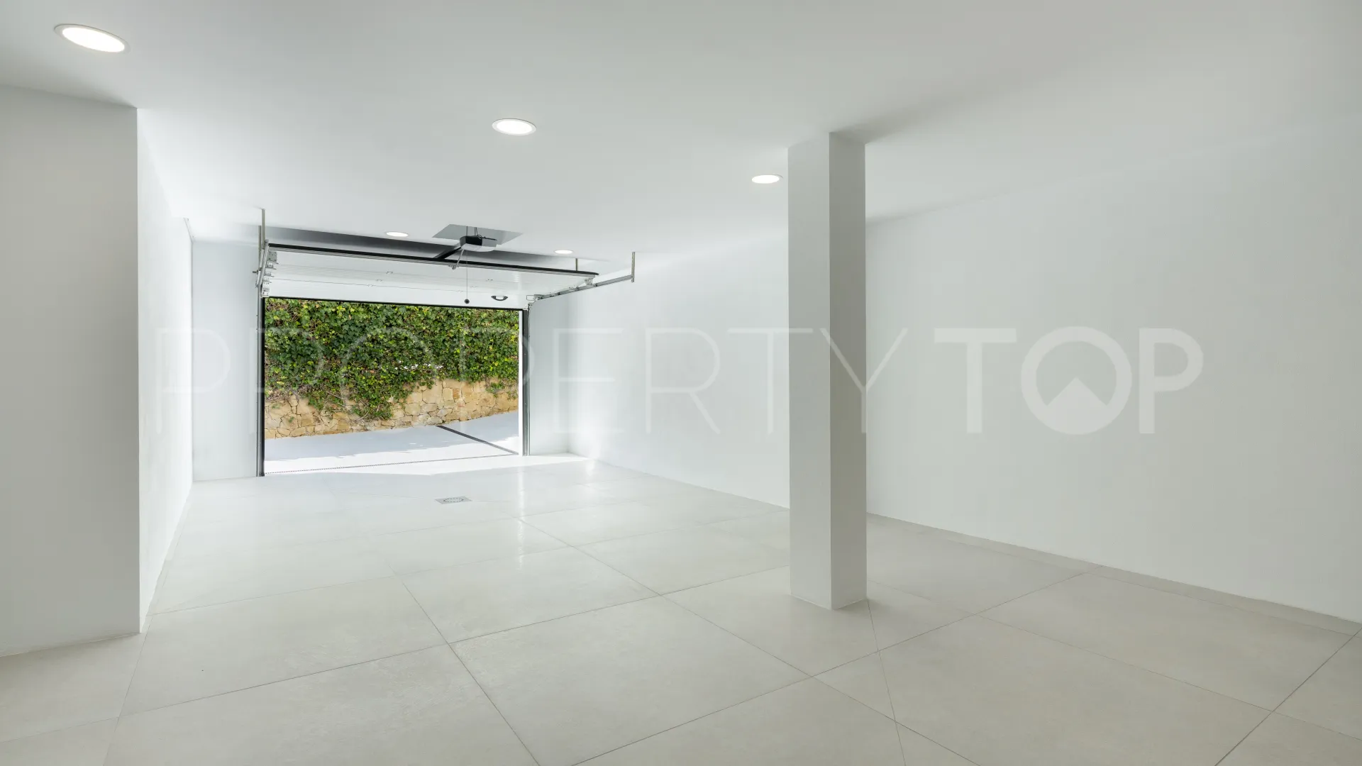 Buy Benahavis Centro 5 bedrooms villa