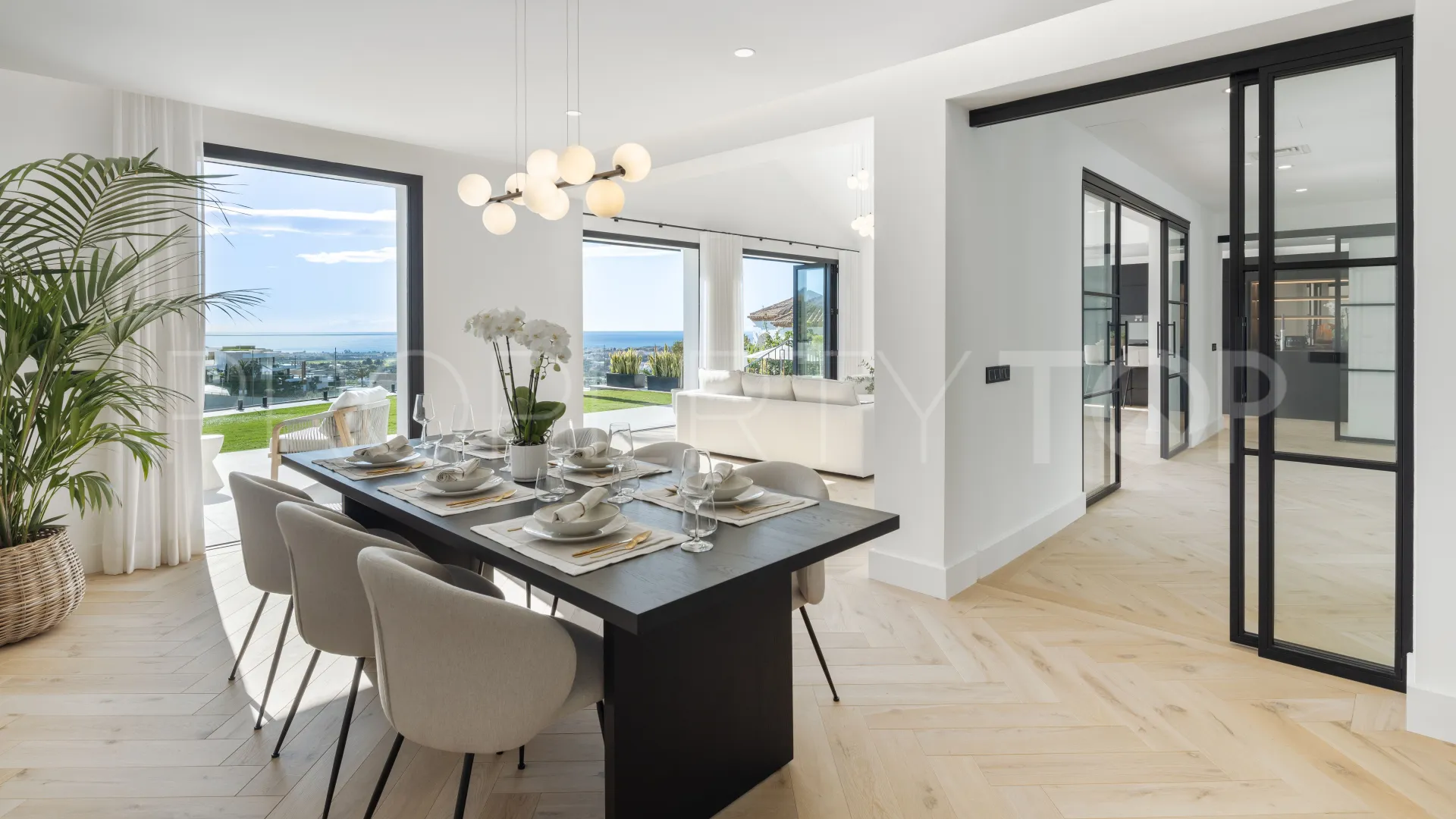 Buy Benahavis Centro 5 bedrooms villa