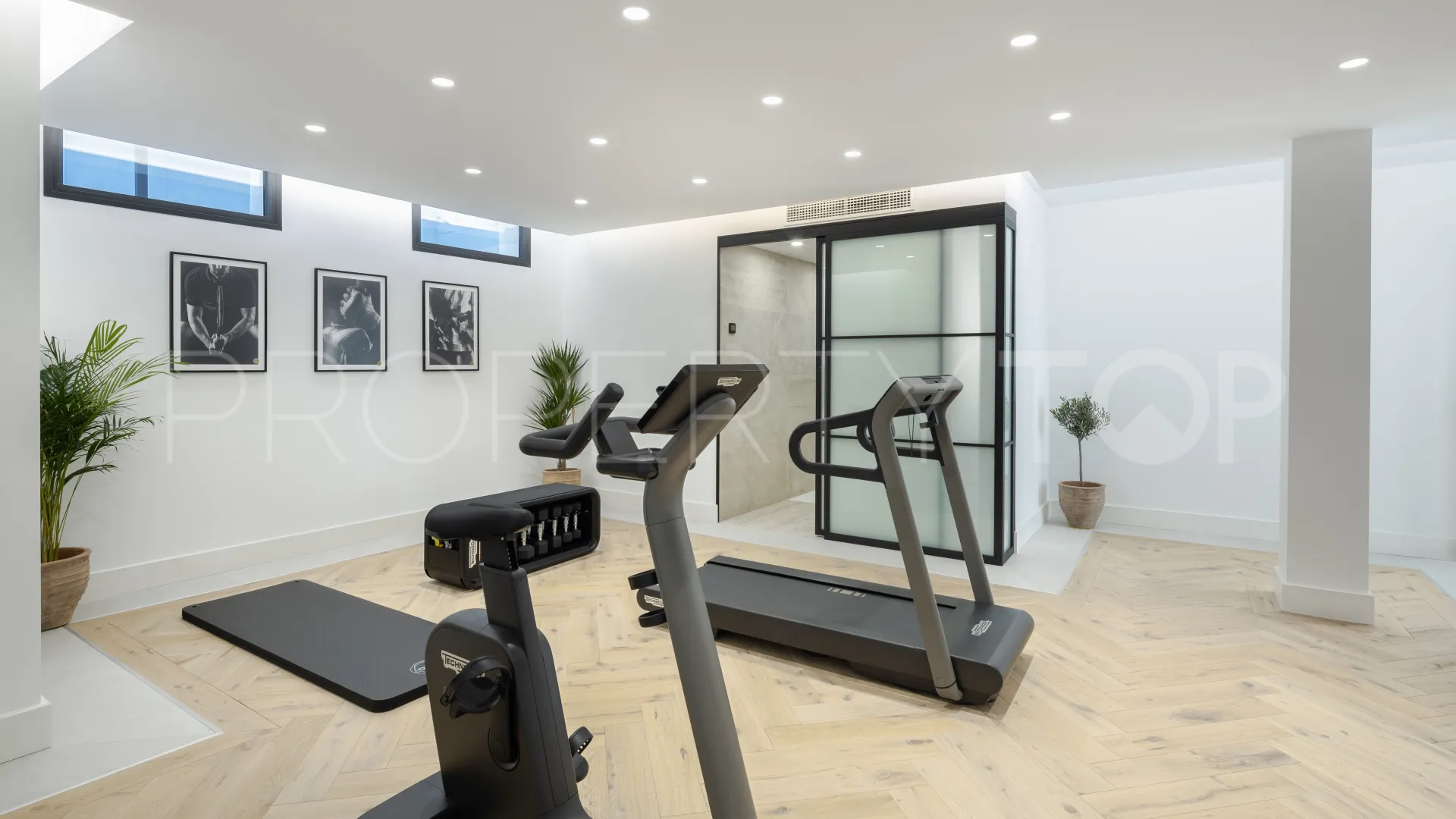 Buy Benahavis Centro 5 bedrooms villa
