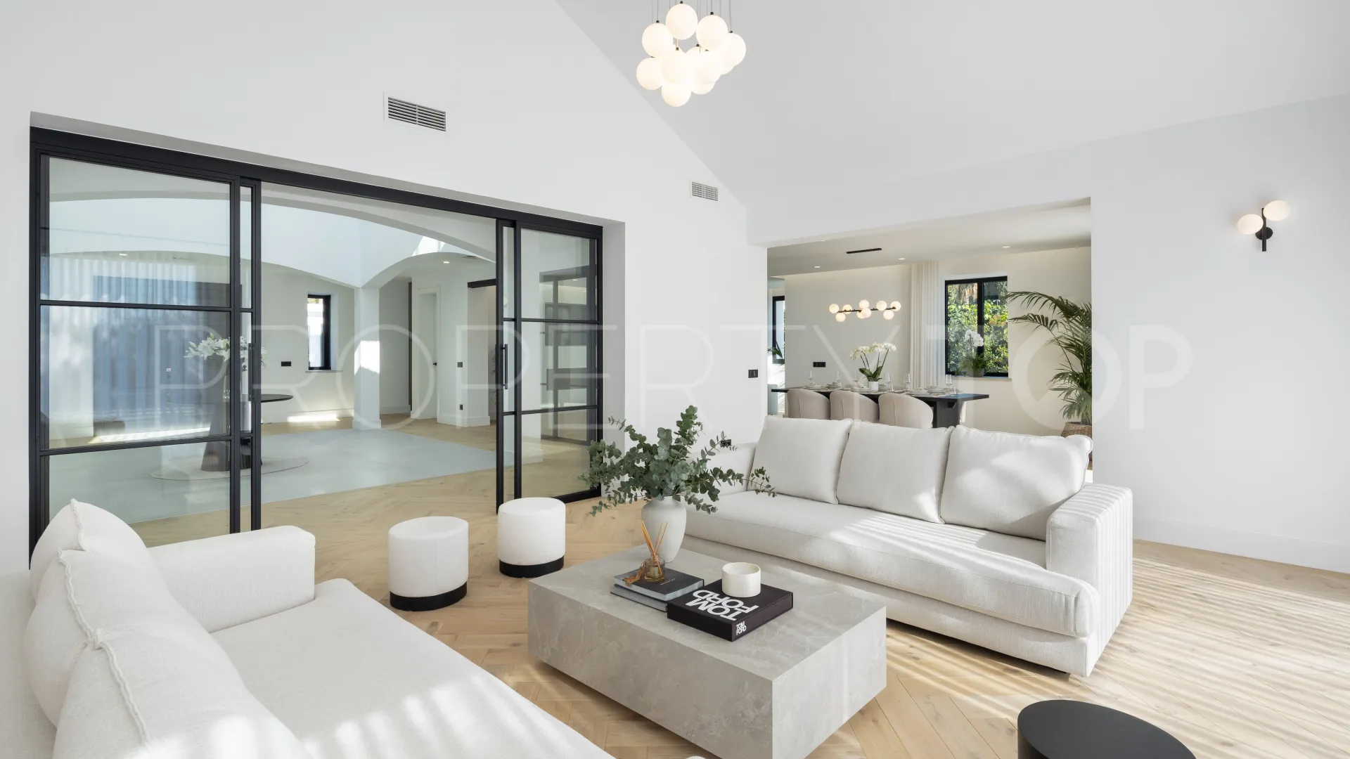 Buy Benahavis Centro 5 bedrooms villa