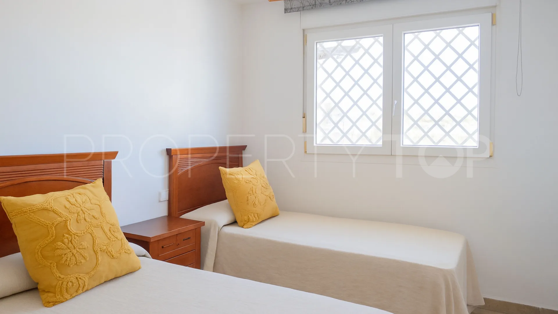 Se vende apartamento en Sabinillas de 2 dormitorios