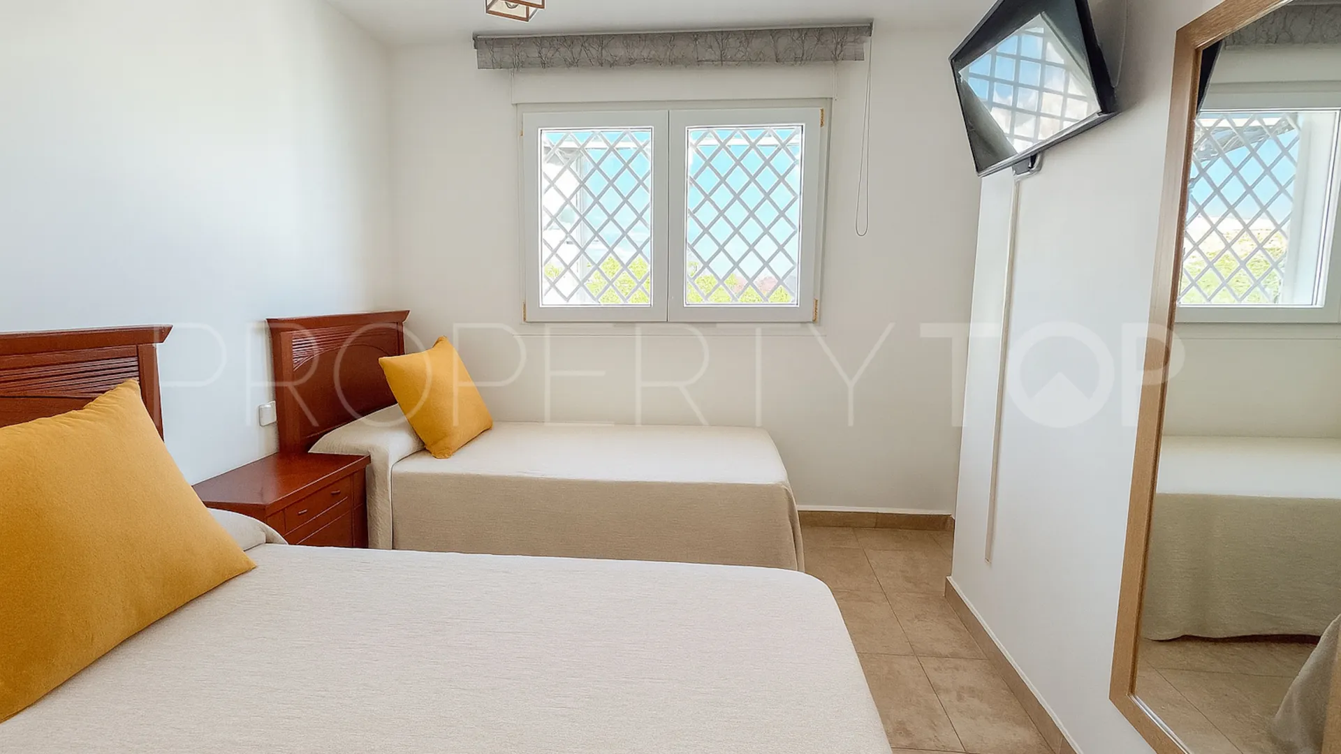 Se vende apartamento en Sabinillas de 2 dormitorios