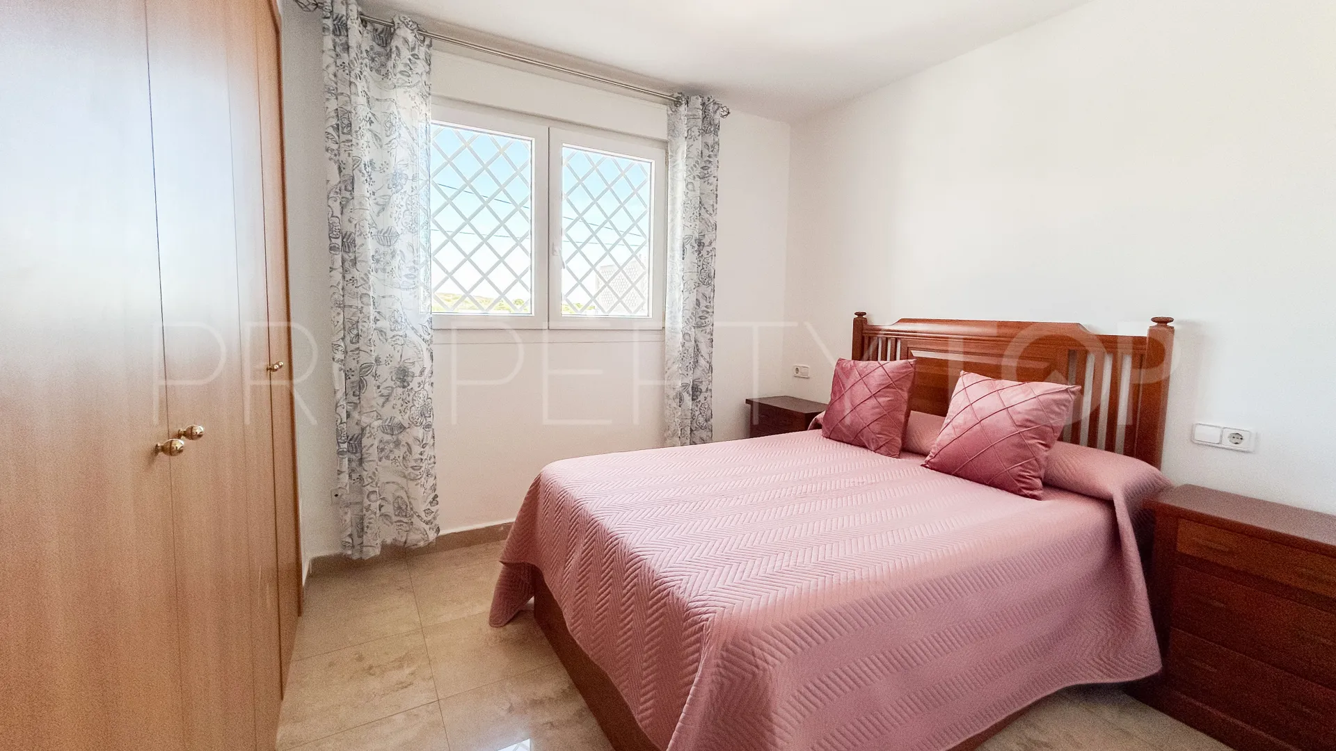 Se vende apartamento en Sabinillas de 2 dormitorios