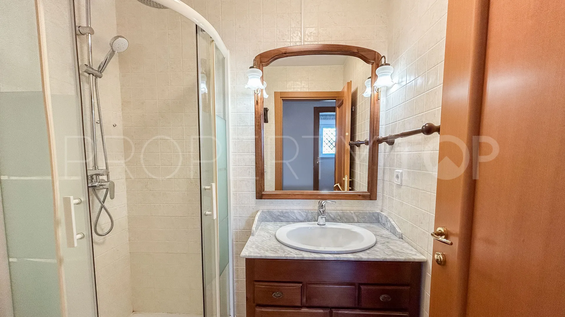 Se vende apartamento en Sabinillas de 2 dormitorios