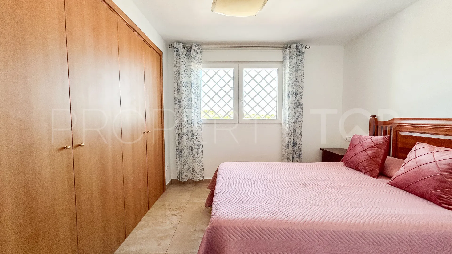 Se vende apartamento en Sabinillas de 2 dormitorios