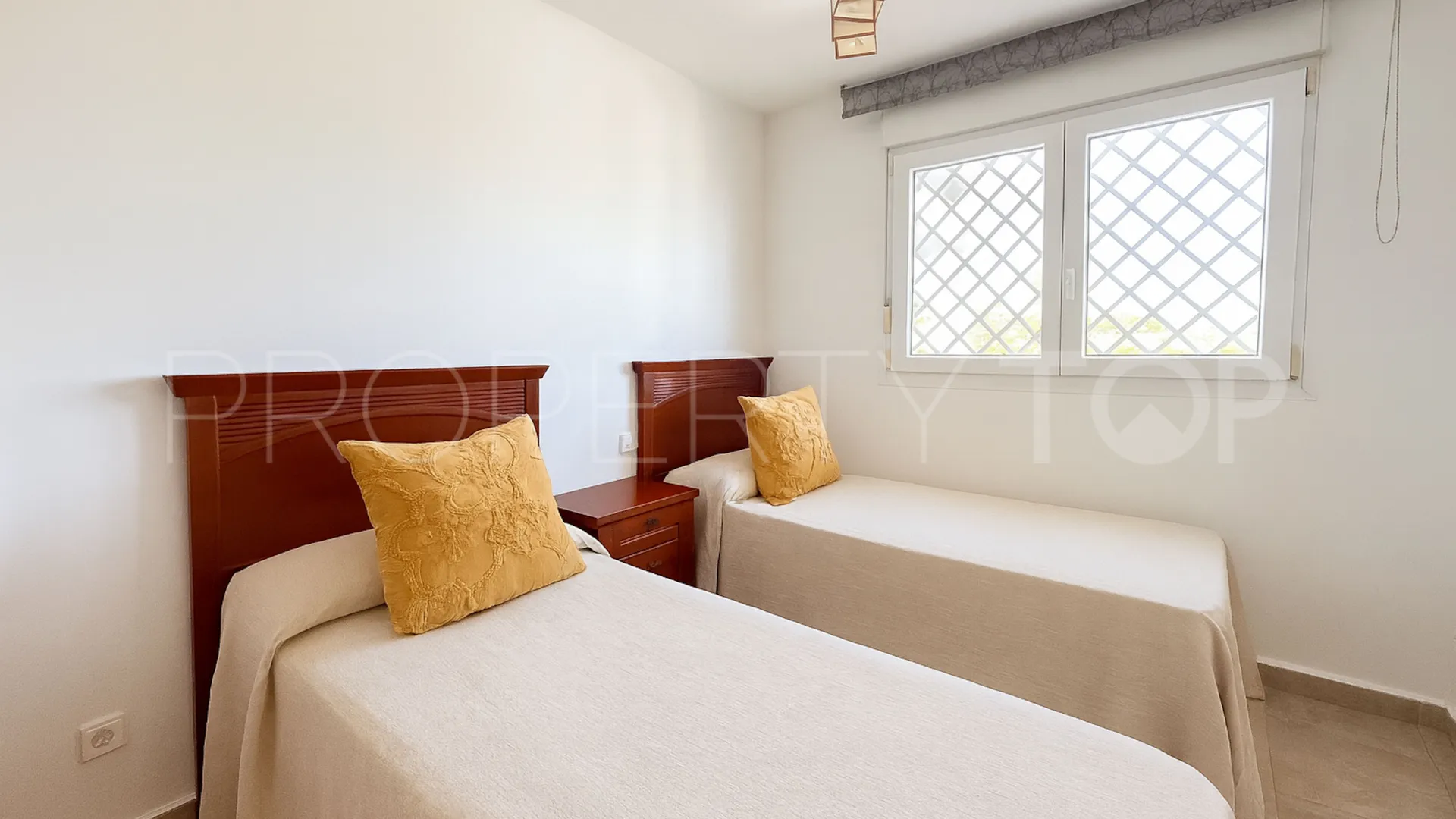 Se vende apartamento en Sabinillas de 2 dormitorios