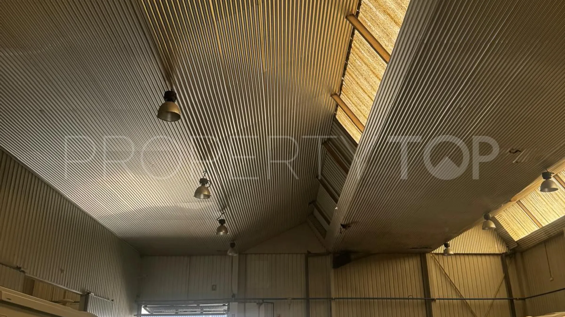 La Linea de la Concepcion, nave en venta