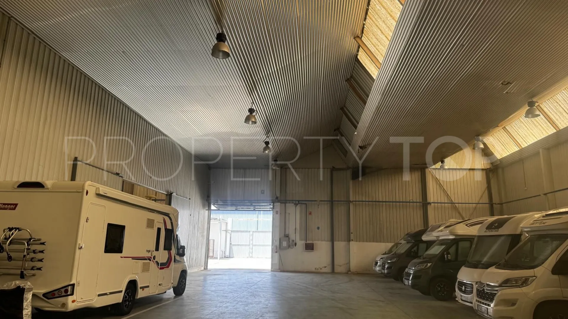 La Linea de la Concepcion, nave en venta