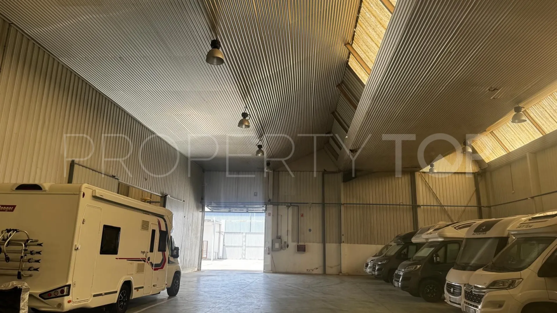 La Linea de la Concepcion, nave en venta