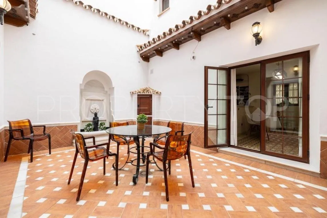 Buy house with 5 bedrooms in Fuengirola Centro
