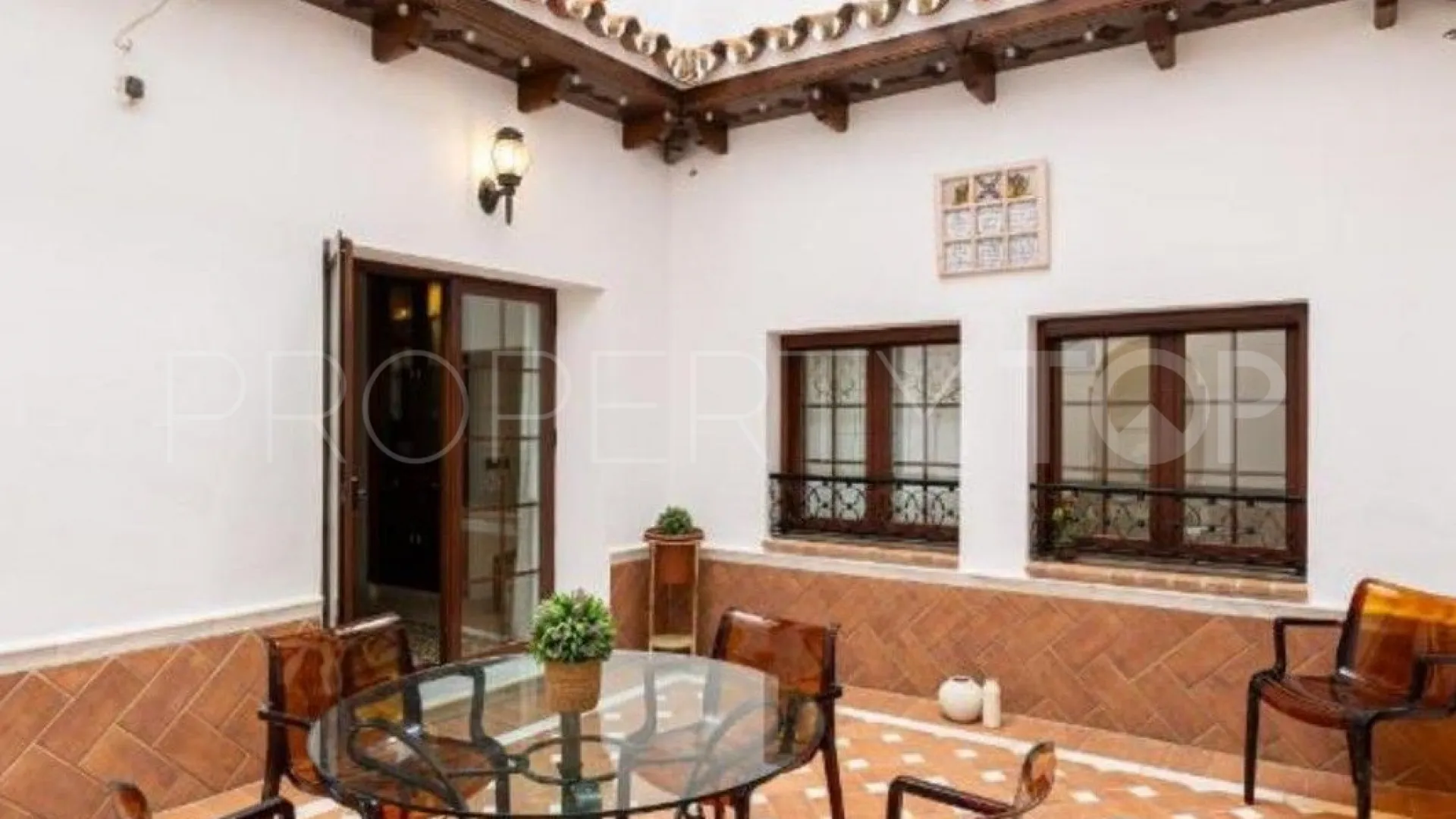 Buy house with 5 bedrooms in Fuengirola Centro