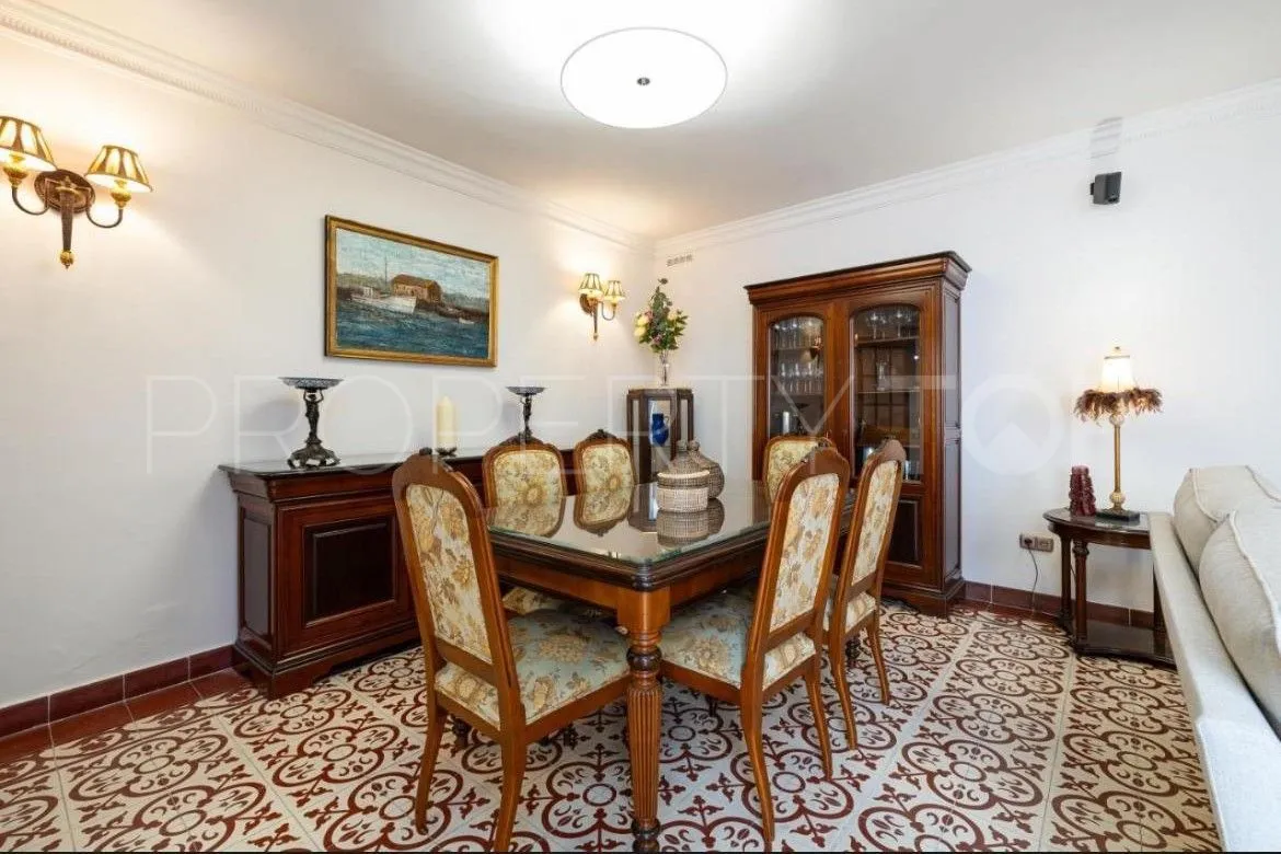 Buy house with 5 bedrooms in Fuengirola Centro