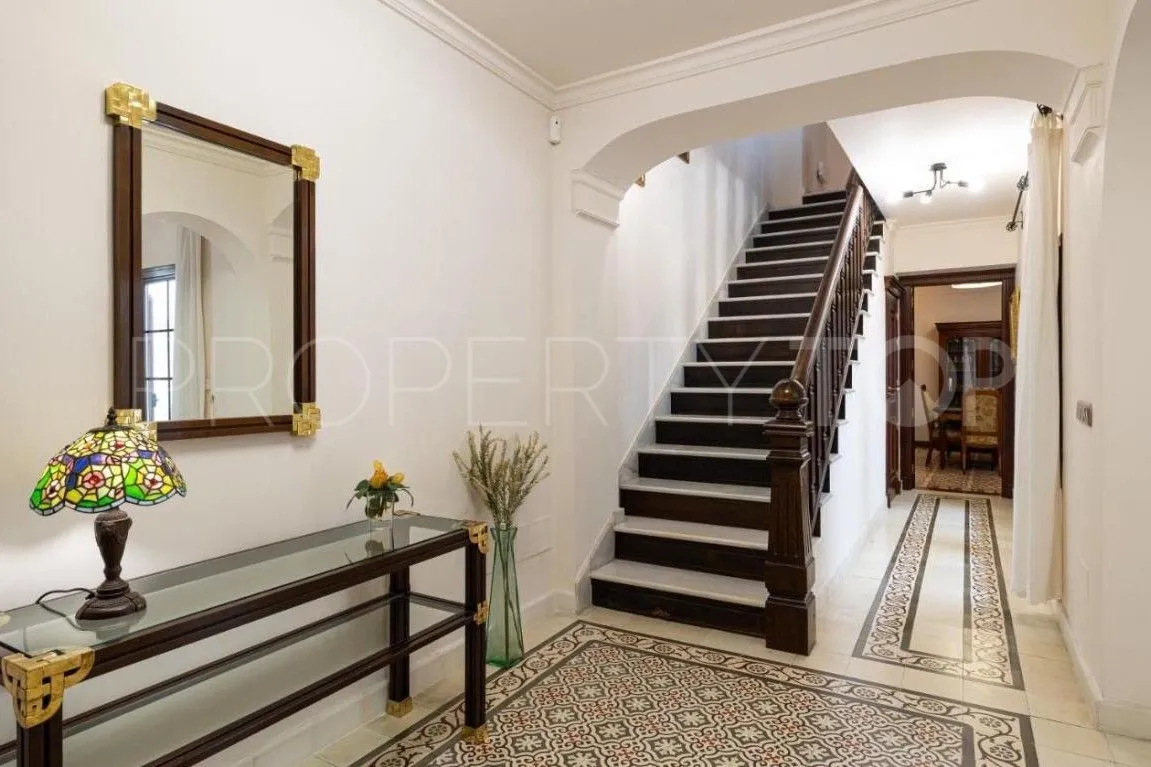 Buy house with 5 bedrooms in Fuengirola Centro