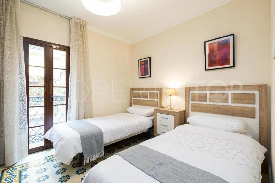 Buy house with 5 bedrooms in Fuengirola Centro