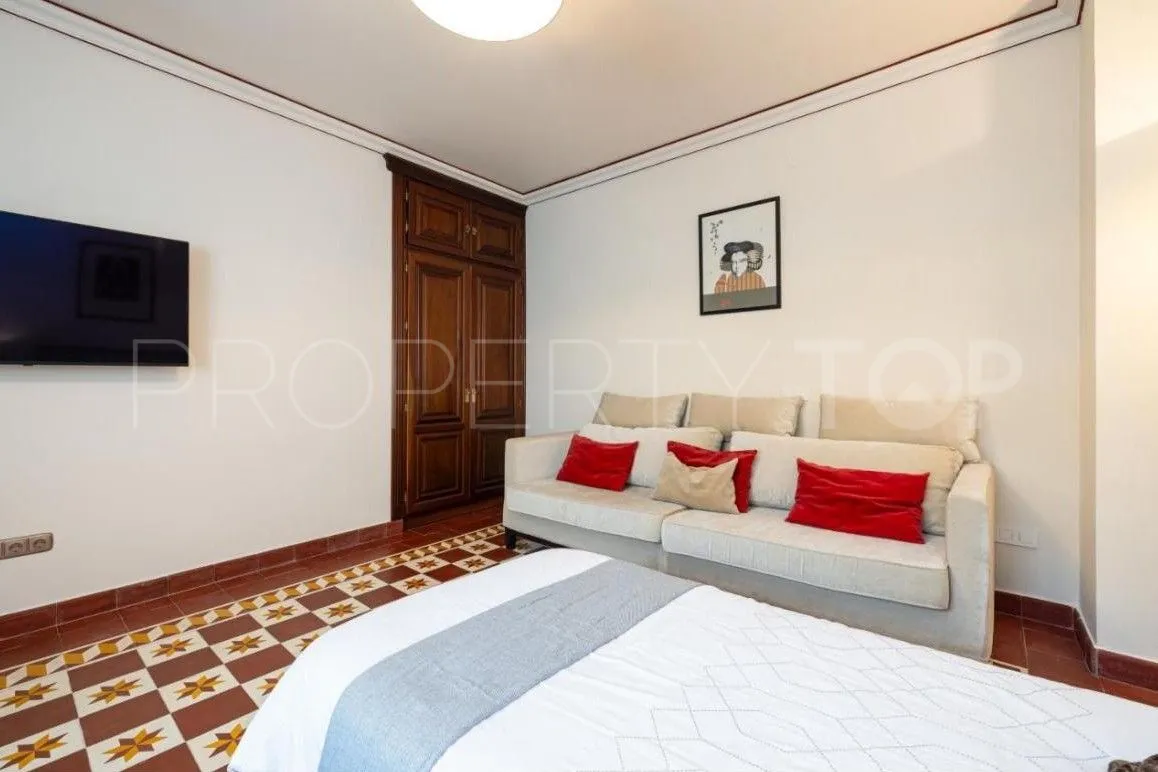 Buy house with 5 bedrooms in Fuengirola Centro