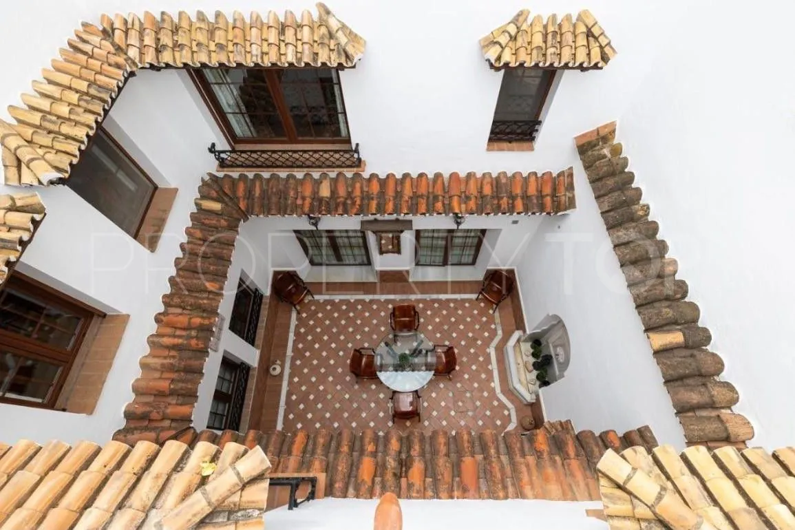 Buy house with 5 bedrooms in Fuengirola Centro